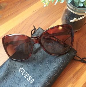🚫SOLD🚫Guess sunglasses 😎